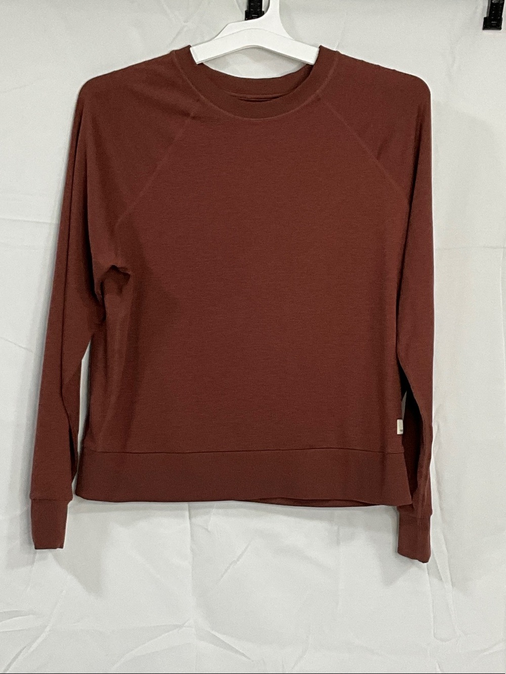 Vuori Hallo Performance Long Sleeve Relaxed Fit Crew in Rust XS - Picture 3 of 7